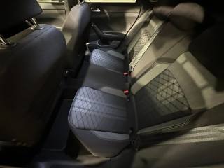 VOLKSWAGEN Taigo usata, con USB