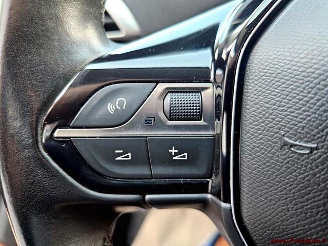 PEUGEOT 5008 usata, con Sistema di navigazione