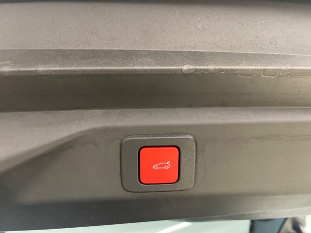 PEUGEOT 3008 usata, con USB