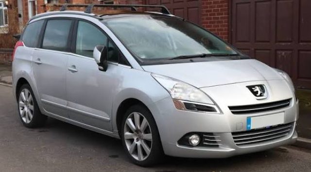 PEUGEOT 5008 usata, con ABS