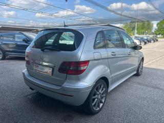 MERCEDES-BENZ B 180 usata, con Alzacristalli elettrici