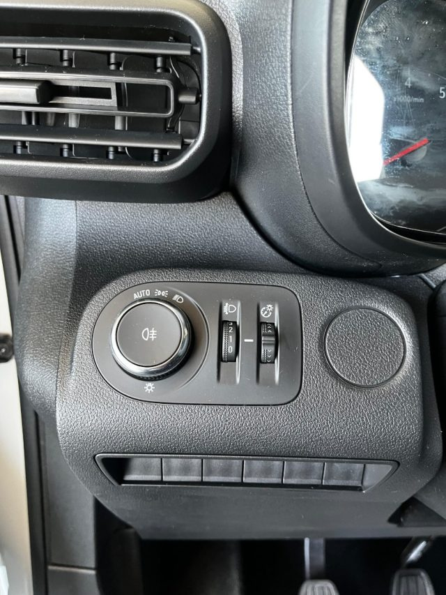 OPEL Combo usata, con Bracciolo