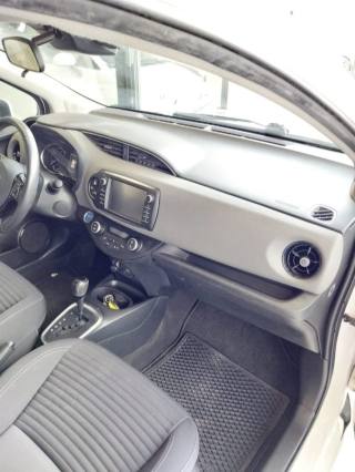 TOYOTA Yaris usata, con Airbag testa