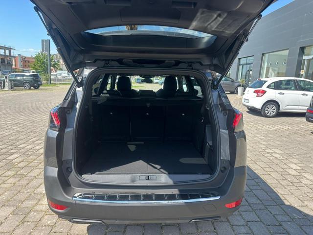 PEUGEOT 5008 usata, con Vetri oscurati