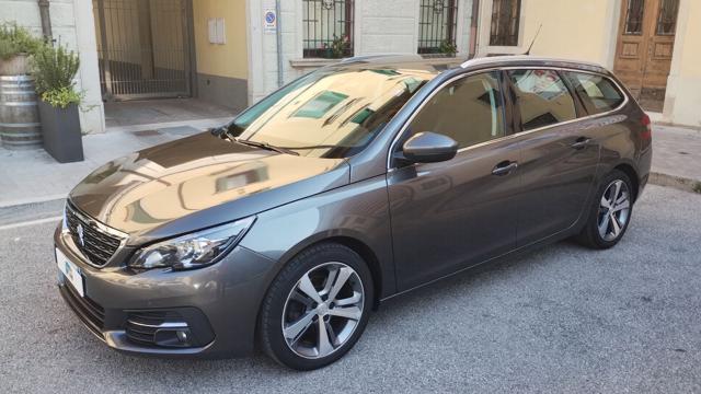 PEUGEOT 308 usata, con Airbag