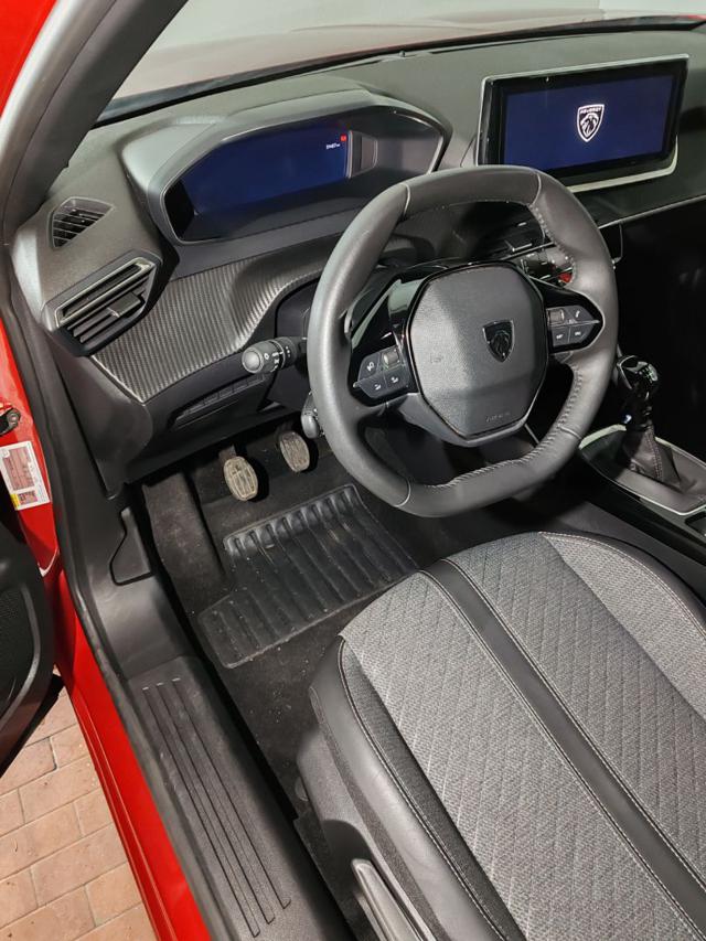 PEUGEOT 2008 usata, con Sedile posteriore sdoppiato