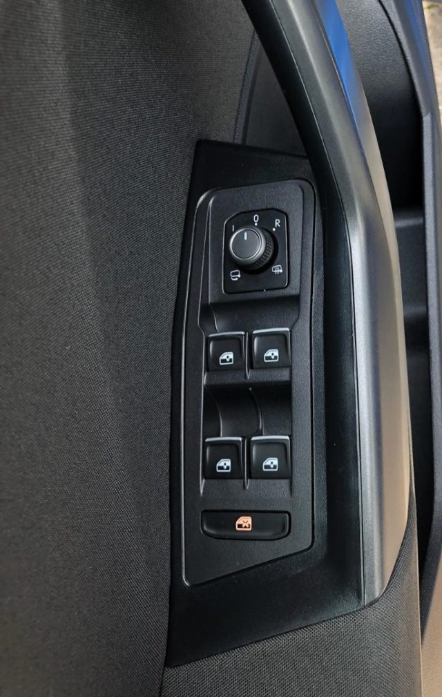 VOLKSWAGEN T-Roc usata, con Controllo elettronico della corsia