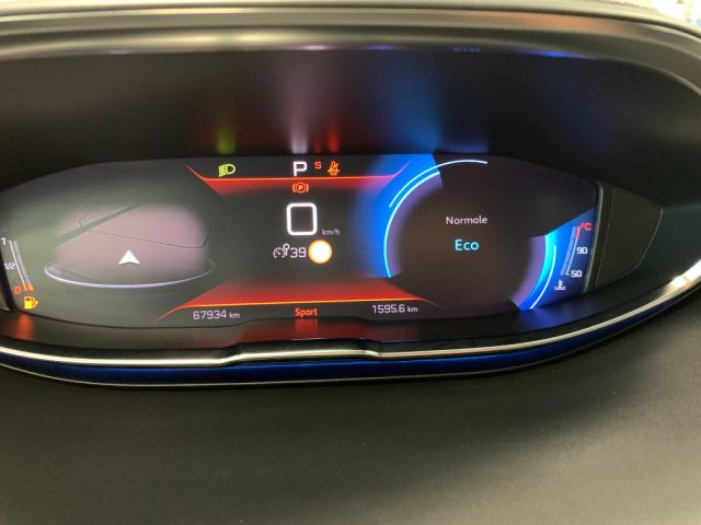 PEUGEOT 5008 usata, con Sedile posteriore sdoppiato