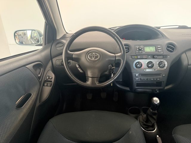 TOYOTA Yaris usata 8