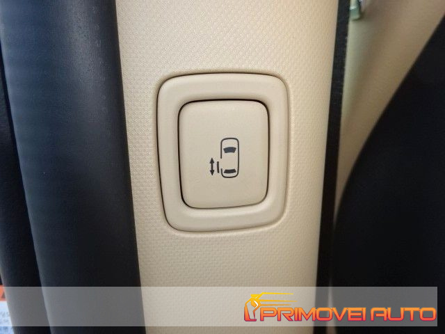 HYUNDAI Staria usata, con Autoradio digitale