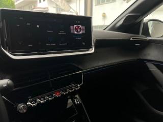 PEUGEOT 208 usata, con Sensori di parcheggio anteriori