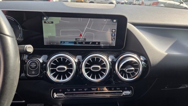 MERCEDES-BENZ B 180 usata, con Leve al volante