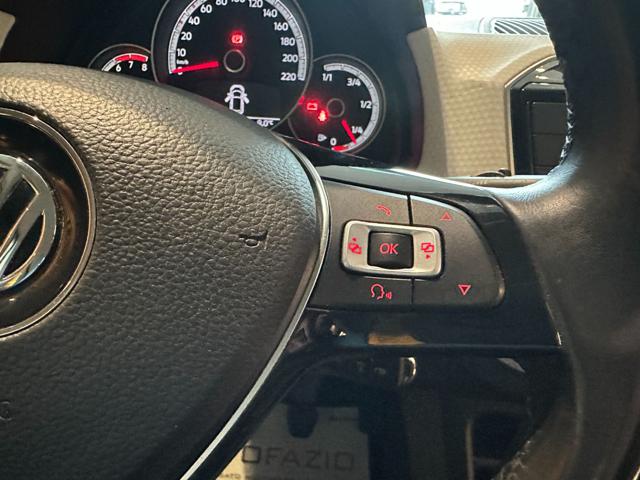 VOLKSWAGEN up! usata, con Volante in pelle