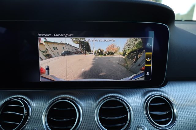 MERCEDES-BENZ E 220 usata, con Isofix