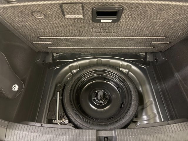 VOLKSWAGEN T-Roc usata, con USB