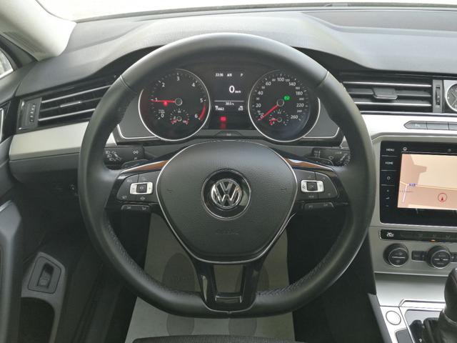 VOLKSWAGEN Passat Variant usata, con ESP