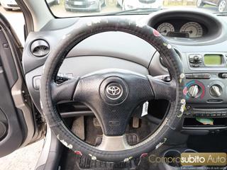 TOYOTA Yaris usata, con Specchietti laterali elettrici