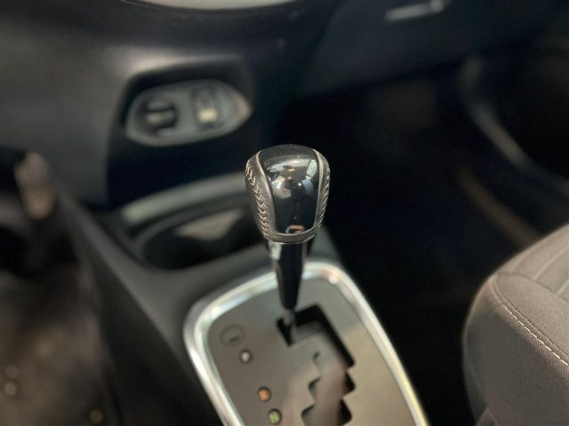 TOYOTA Yaris usata, con Fari LED