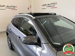 MERCEDES-BENZ GLA 200 usata, con Leve al volante