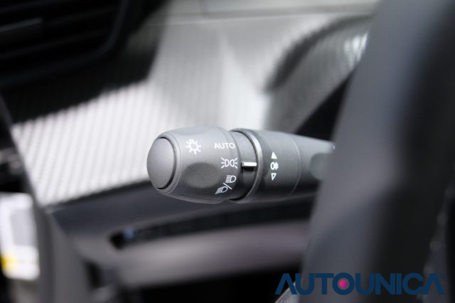 PEUGEOT 2008 usata, con Fari LED