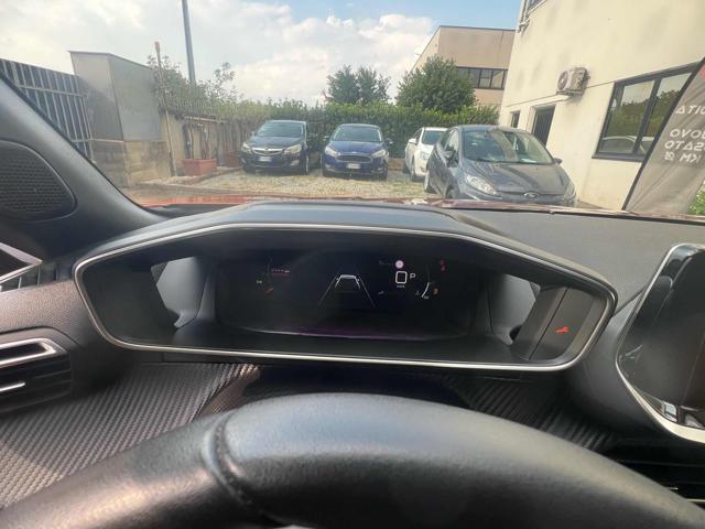 PEUGEOT 2008 usata, con Fari LED