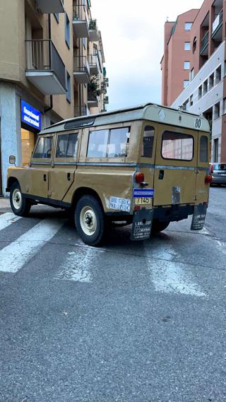 LAND ROVER Defender usata 1
