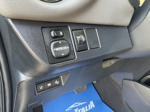 TOYOTA Yaris usata, con Servosterzo
