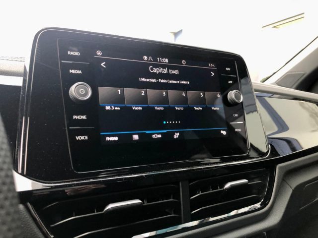 VOLKSWAGEN T-Roc usata, con USB