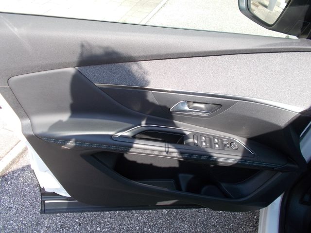 PEUGEOT 3008 usata, con USB