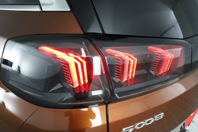 PEUGEOT 5008 usata 9