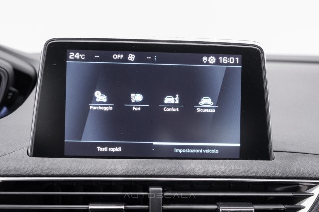 PEUGEOT 5008 usata, con USB