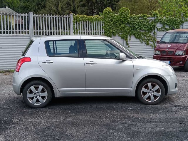 SUZUKI Swift usata, con Autoradio