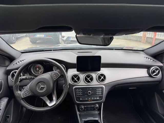 MERCEDES-BENZ GLA 200 usata, con Controllo automatico clima