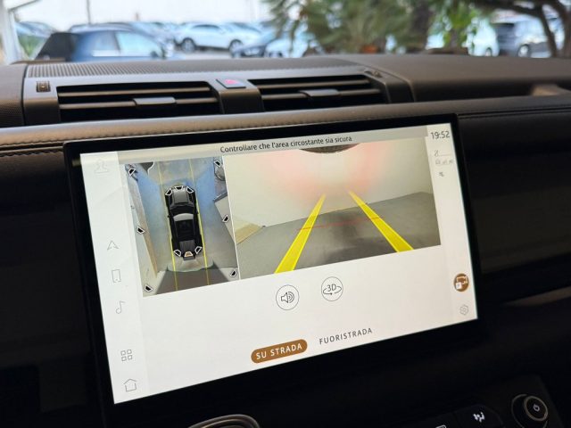 LAND ROVER Defender usata, con Bluetooth