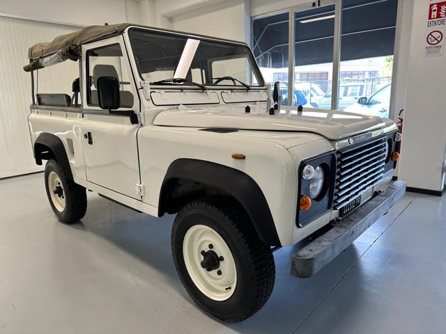 LAND ROVER Defender usata 2