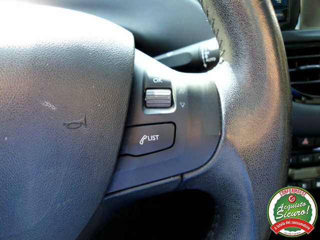 PEUGEOT 208 usata, con Volante multifunzione