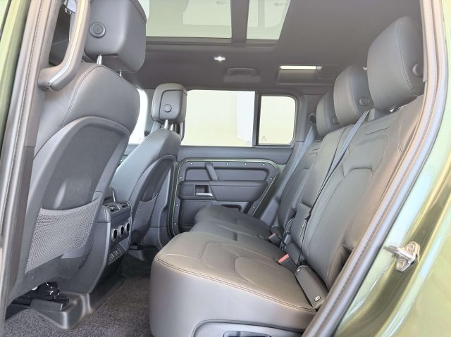 LAND ROVER Defender usata, con Park Distance Control