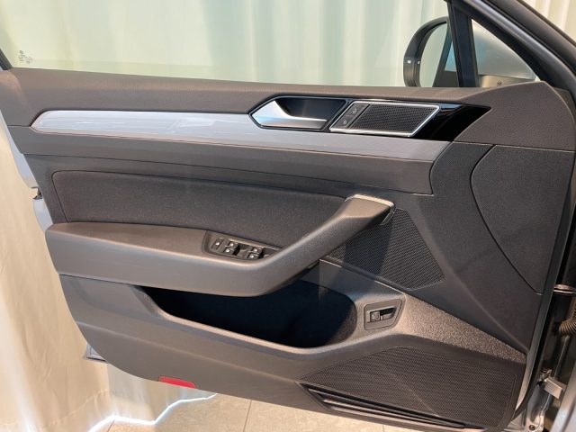 VOLKSWAGEN Passat Variant usata, con Sedili riscaldati