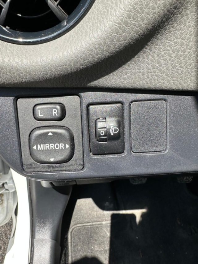 TOYOTA Yaris usata 22