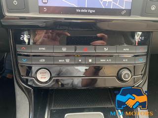 JAGUAR XE usata, con Park Distance Control