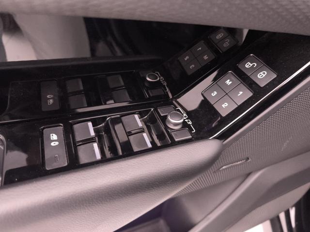 LAND ROVER Range Rover Velar usata, con Sedile posteriore sdoppiato