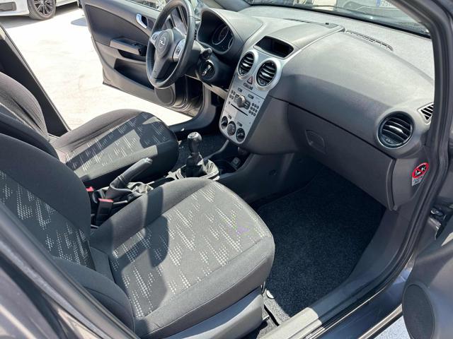 OPEL Corsa usata, con Bluetooth