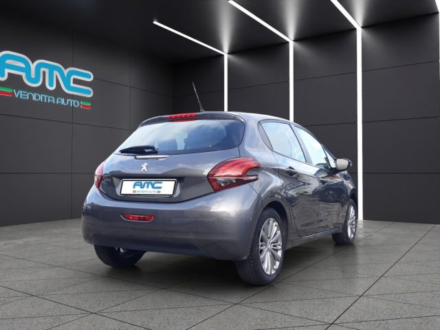 PEUGEOT 208 usata, con Autoradio