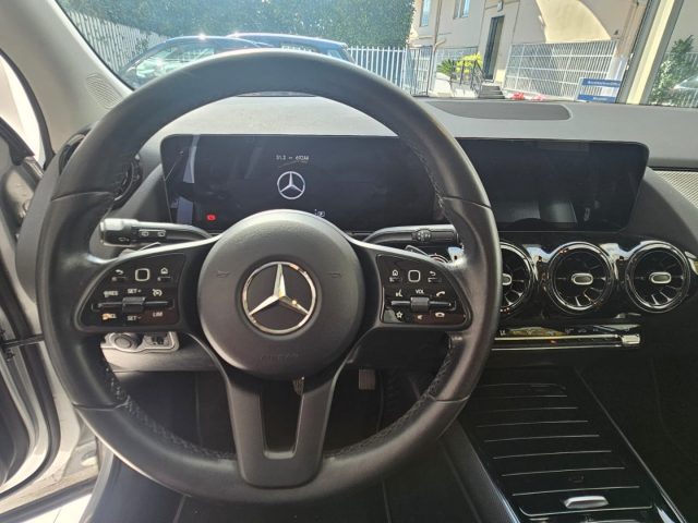 MERCEDES-BENZ GLA 180 usata, con Chiusura centralizzata