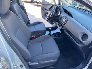 TOYOTA Yaris usata 21