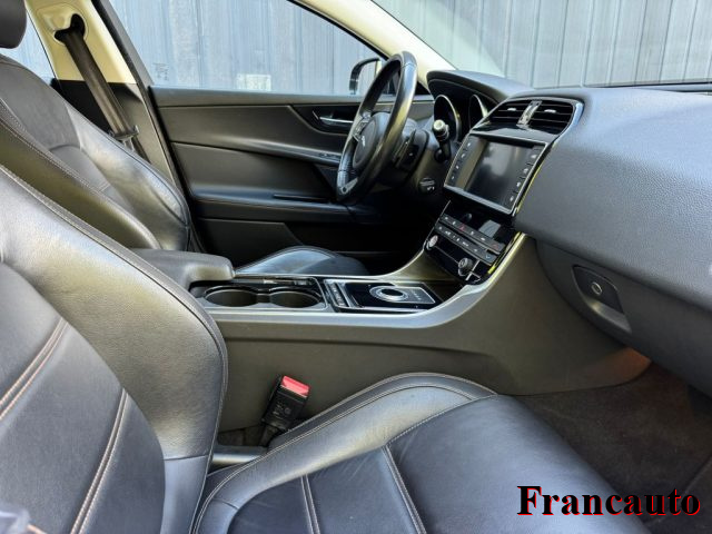 JAGUAR XE usata, con Autoradio