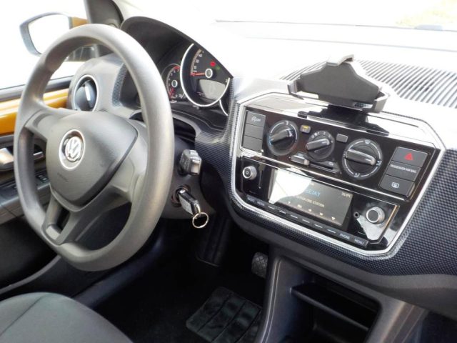 VOLKSWAGEN up! usata, con Bluetooth