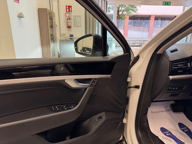 VOLKSWAGEN Touareg usata, con Autoradio