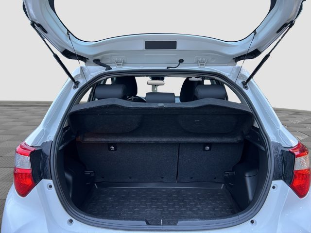 TOYOTA Yaris usata 14