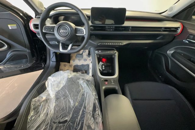 JEEP Avenger usata, con Volante in pelle